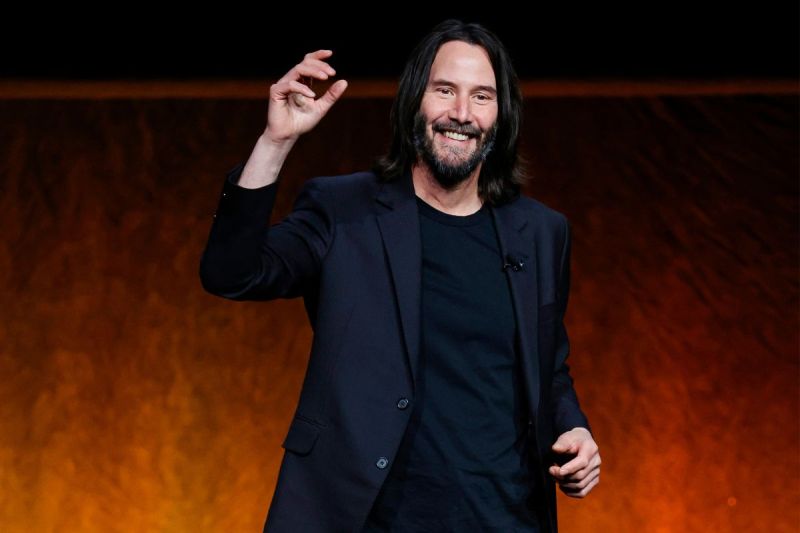 keanu-reeves-fractured-his-kneecap-after-he-tripped-on-a-rug-in-his-trailer-on-good-fortune-set