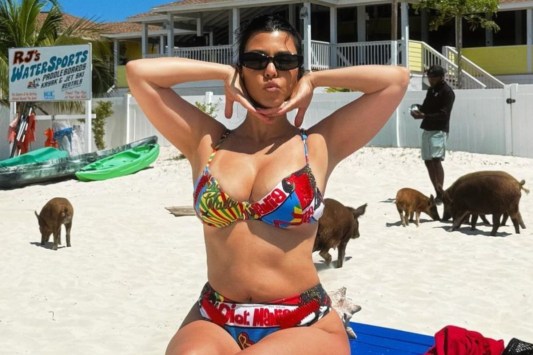 Reality star Kourtney Kardashian recently celebrated her birthday. And although Kourt may have turned 45, the hot mama showed that she has not lost a beat