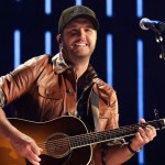 luke-bryan-slips-and-falls-during-onstage-performance-laughs-it-off-in-hilarious-video