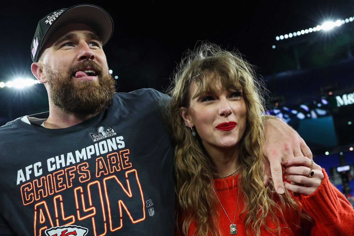 taylor-swift-and-travis-kelce-cant-hide-from-cameras-while-on-la-date
