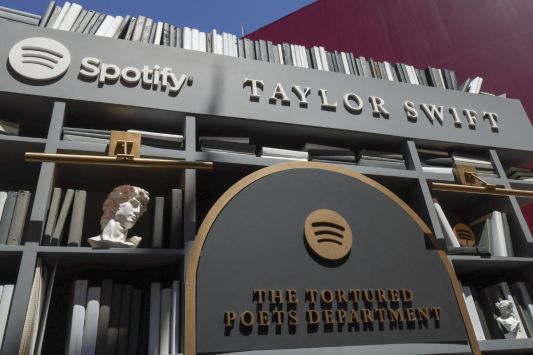 taylor-swift-releases-surprise-double-album-tortured-poets-department