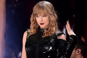 taylor-swift-superfan-reveals-everything-he-saw-after-being-invited-inside-her-50m-nyc-home
