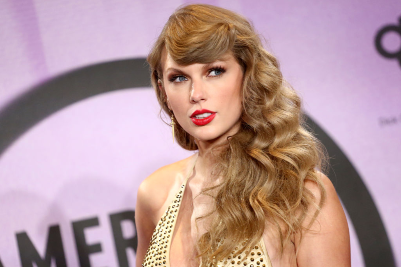 taylor-swift-teases-new-tortured-poets-department-lyrics-during-solar-eclipse