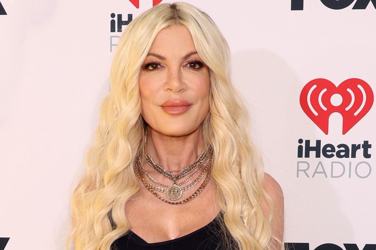 tori-spelling-wore-daughters-clothes-in-fashion-emergency-after-iheartradio-awards