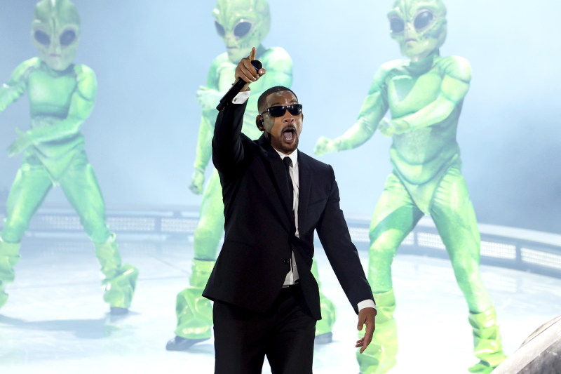 will-smith-gives-surprise-coachella-performance-during-j-balvin-set-sets-internet-aflame