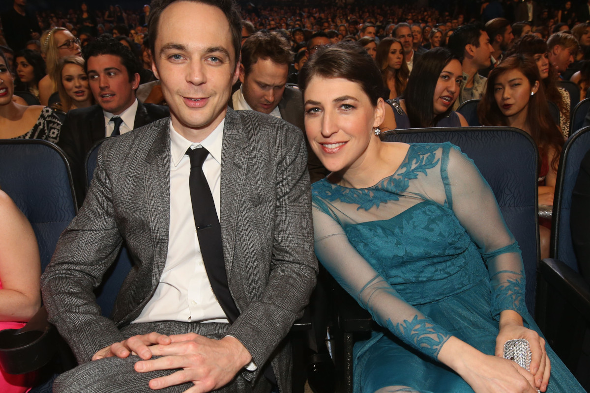 Jim Parsons and Mayim Bialik Reprise 'Big Bang Theory' Roles in First Look at 'Young Sheldon' Finale