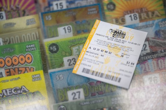North Carolina Man Wins $837K Lottery After Sister Dreamt He Found a 'Bunch of Gold'