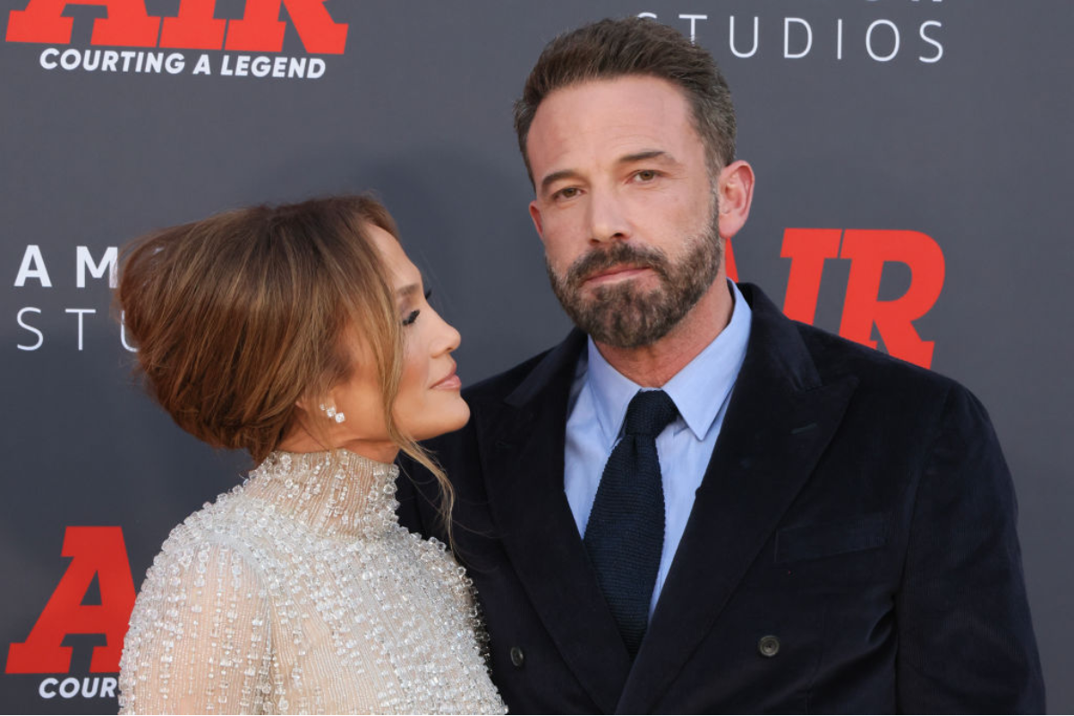 ben-affleck-appears-annoyed-during-outing-with-jennifer-lopez-amid-split-rumors