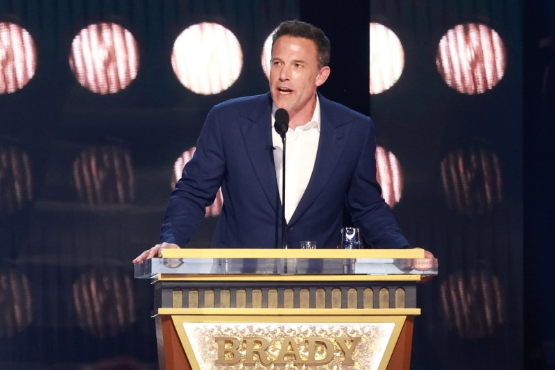 ben-affleck-trolled-for-bad-plastic-surgery-after-surprise-appearance-at-tom-brady-roast