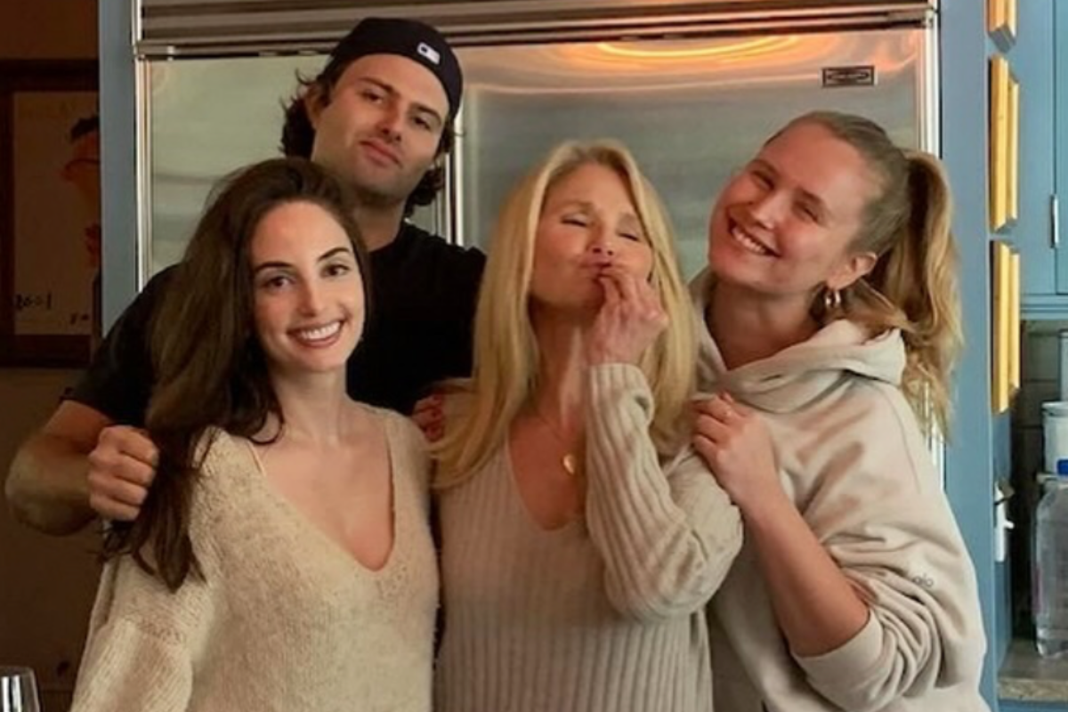 christie-brinkley-gushes-over-her-babies-in-rare-group-photo-with-3-kids