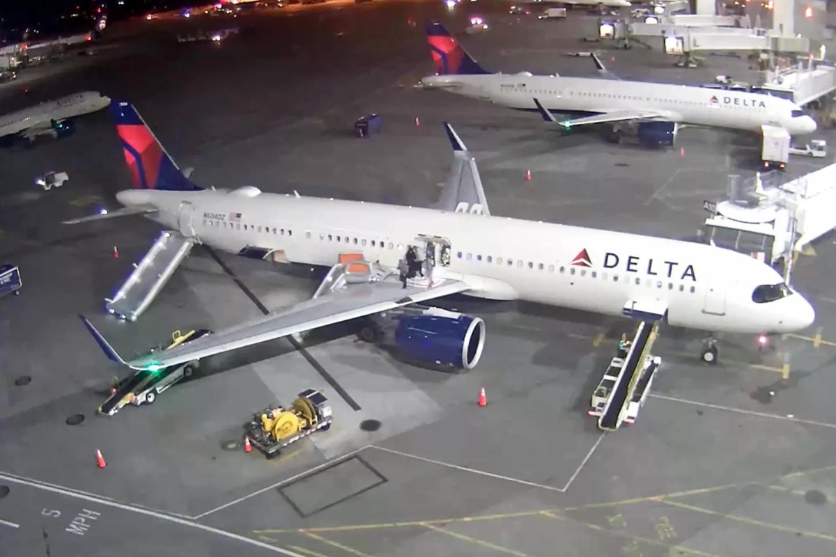 delta-plane-lands-quickly-bursts-into-flames-in-shocking-video
