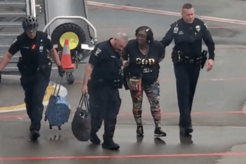 frontier-airlines-passenger-forces-entire-flight-to-deboard-after-refusing-to-comply-with-exit-row-instructions