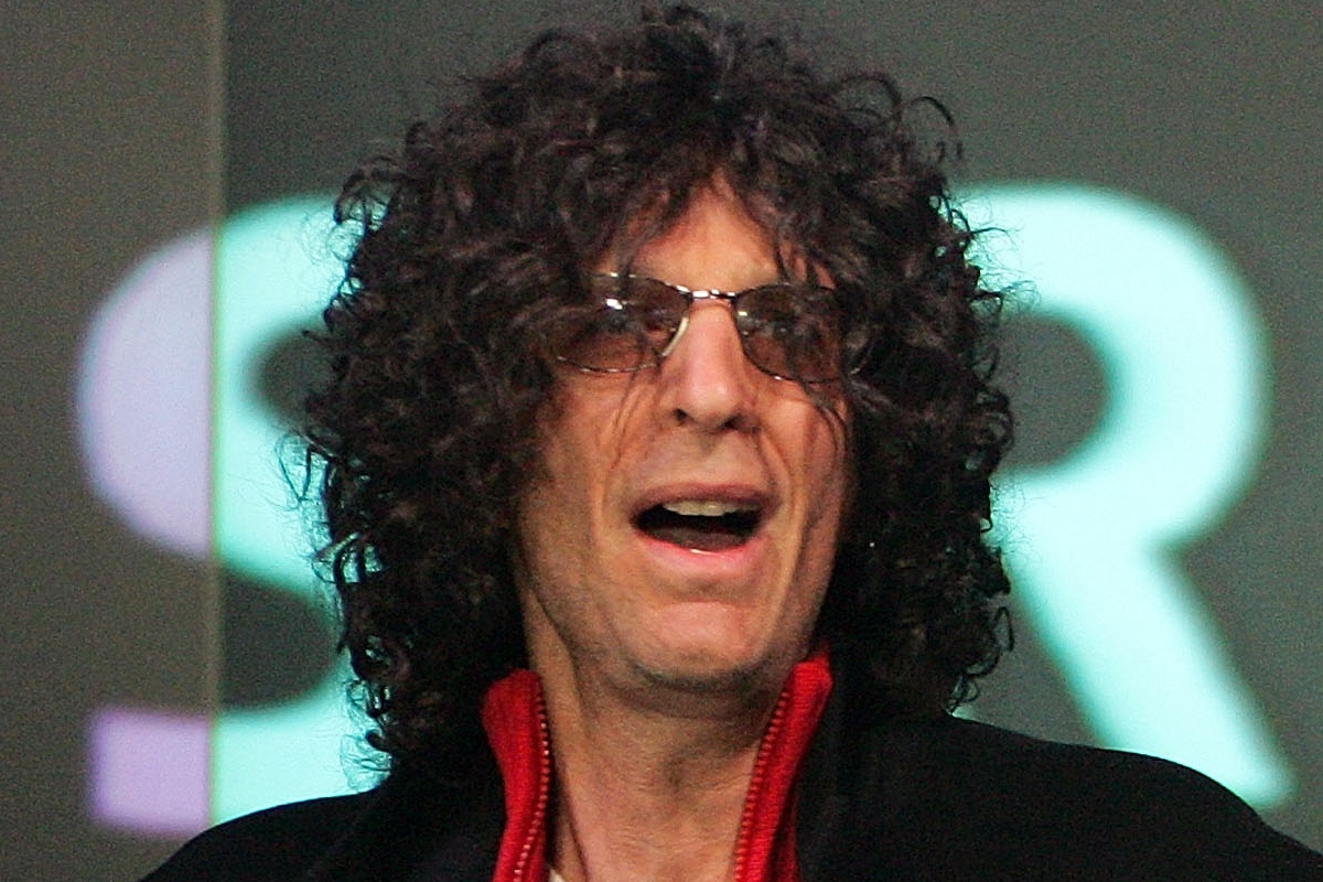 howard-stern-speaks-out-about-jerry-seinfelds-awkward-diss-and-apology