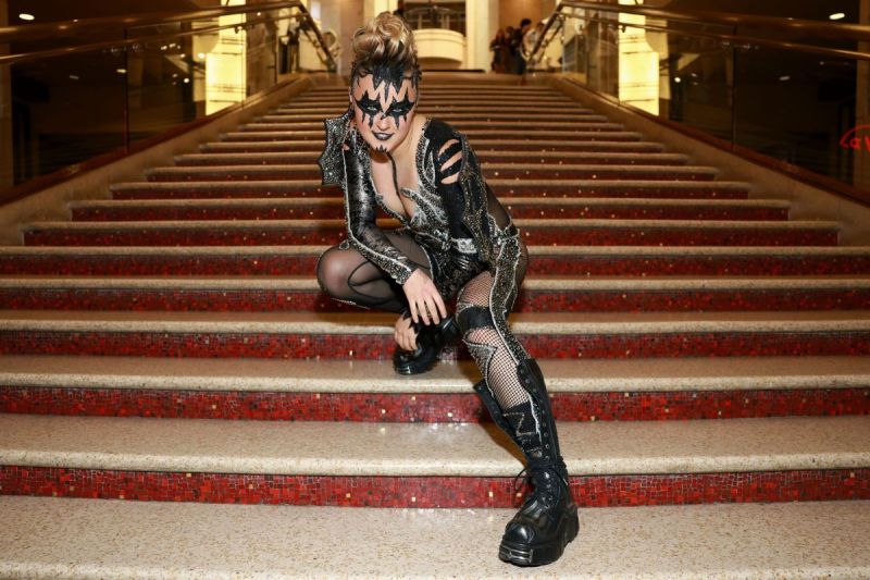 jojo-siwa-speaks-out-about-chloe-finemans-parody-of-her-bad-girl-look-on-snl