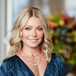 kelly-ripa-scolded-loud-celebrity-for-gossiping-about-other-stars-on-an-airplane