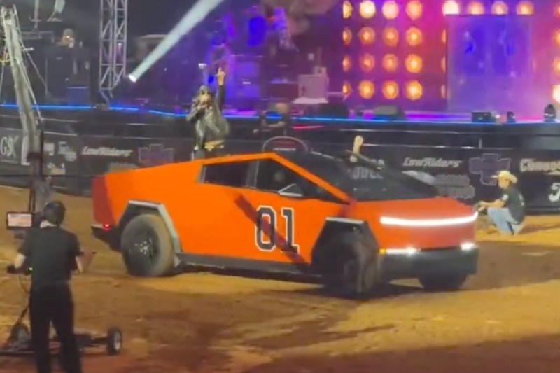 kid-rock-viciously-roasted-after-performing-on-a-dukes-of-hazzard-general-lee-cybertruck