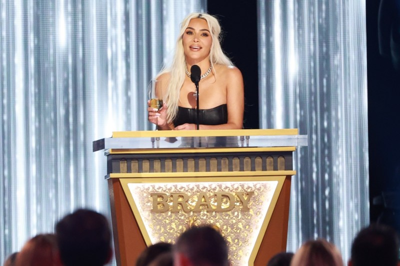 kim-kardashian-addresses-tom-brady-dating-rumors-at-netflix-roast