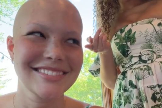 michael-strahans-daughter-isabella-jokes-about-being-bald-amid-chemo-for-brain-tumor