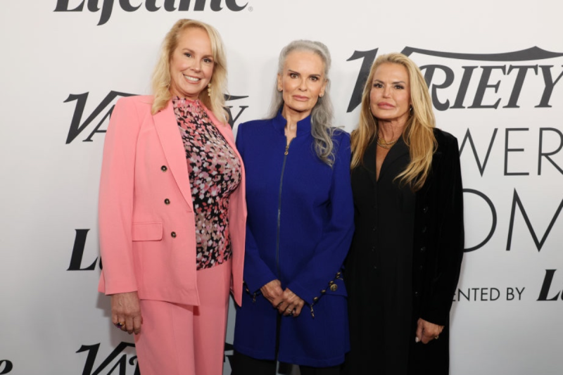 nicole-brown-simpsons-sisters-break-silence-on-o-j-simpsons-death