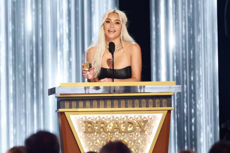 nikki-glaser-reveals-the-real-reason-kim-kardashian-was-booed-at-tom-brady-roast