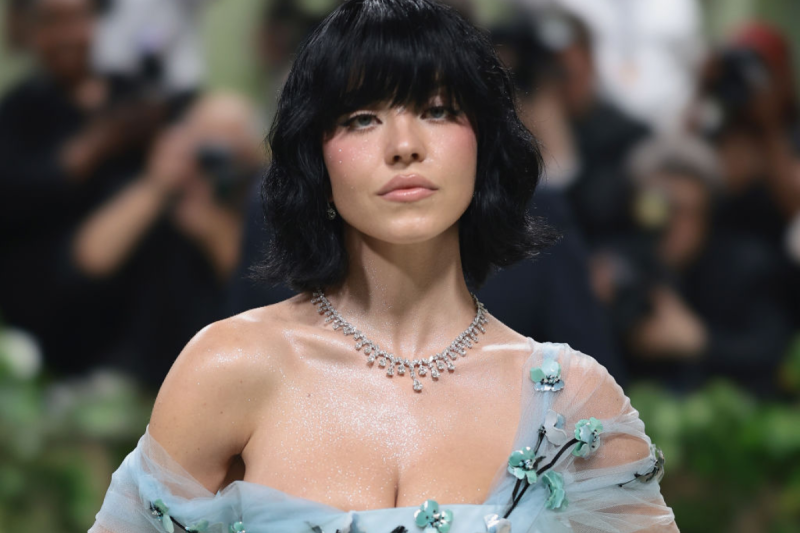 sydney-sweeney-sheds-iconic-blonde-locks-debuts-shocking-new-hairstyle-at-2024-met-gala