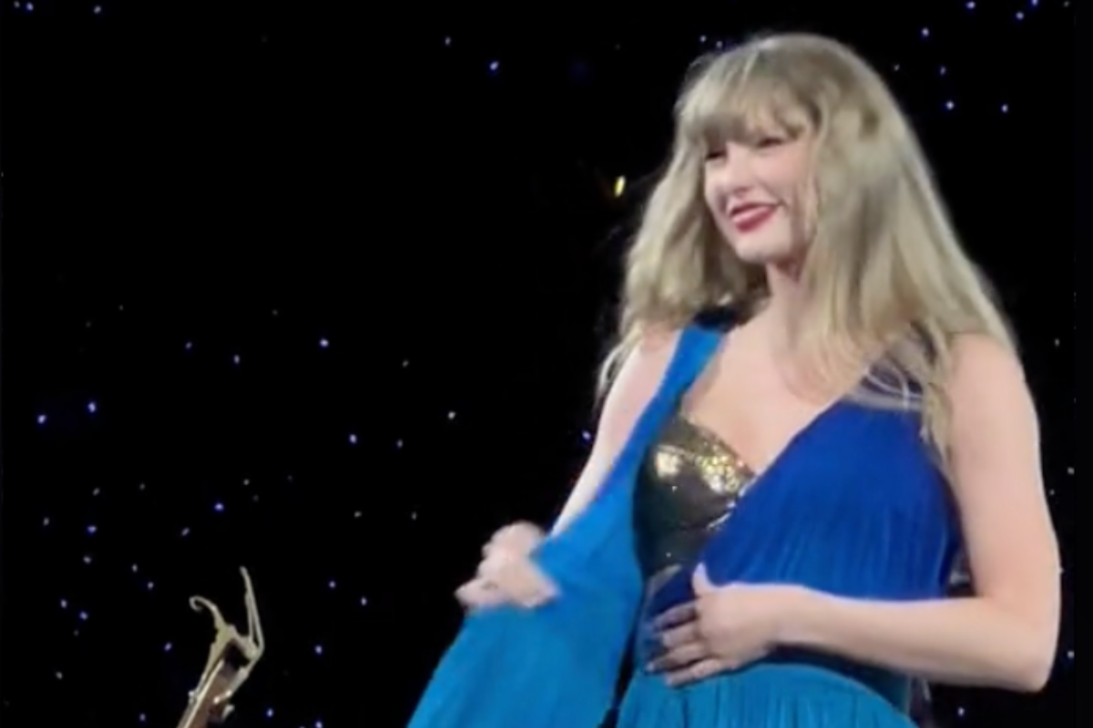 taylor-swift-suffers-wardrobe-malfunction-during-eras-tour-show-in-stockholm