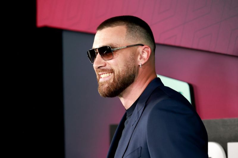 travis-kelce-attends-formula-1-grand-prix-in-miami-without-taylor-swift