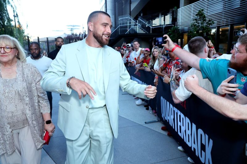 travis-kelce-dances-to-karma-with-swifties-at-taylor-swift-eras-tour-concert-in-paris