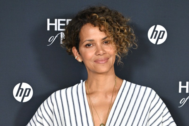 halle-berry-suffers-crazy-wardrobe-malfunction-trying-to-remove-shirt-in-hilarious-video