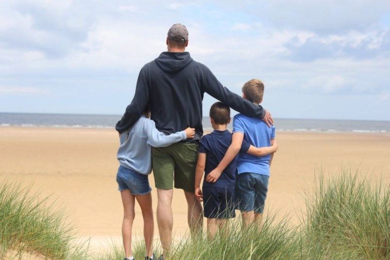 kate-middleton-shares-new-photo-of-prince-william-and-kids-for-fathers-day
