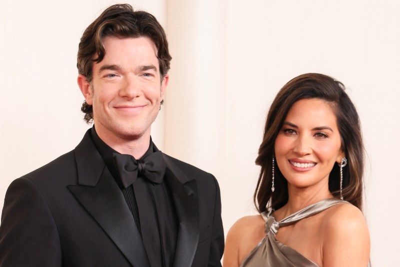olivia-munn-and-john-mulaney-spark-divorce-rumors-after-he-deletes-ring-photo