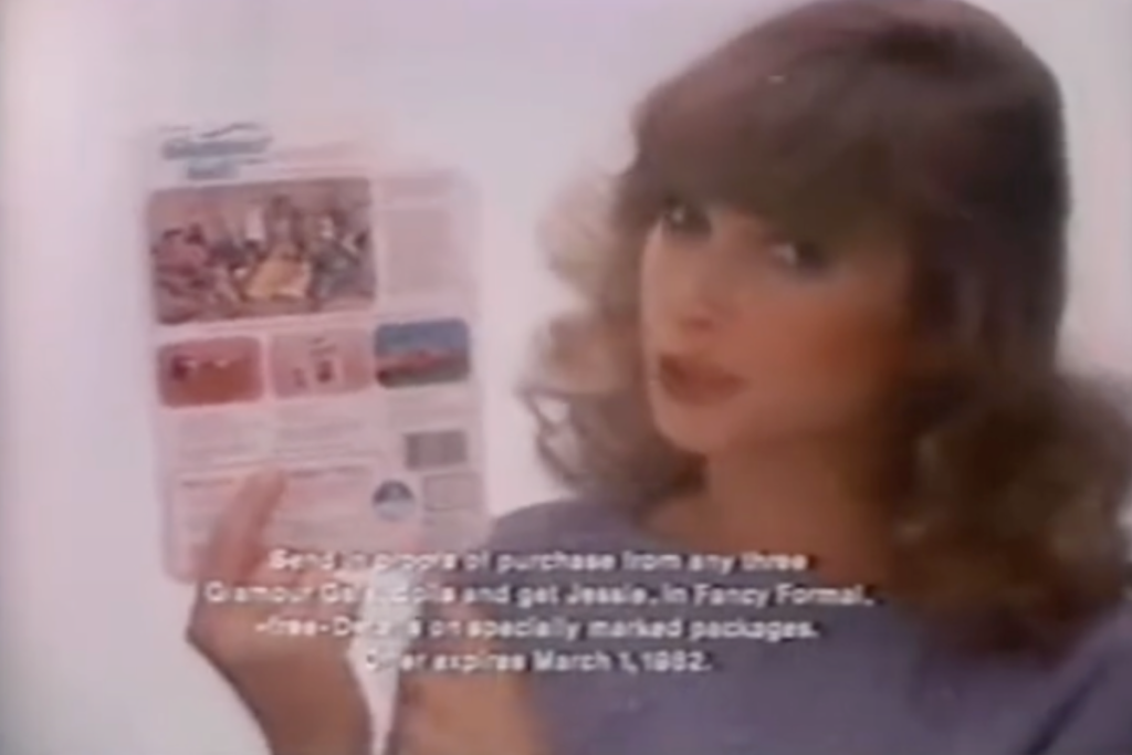 taylor-swift-lookalike-from-1980s-sends-swifties-into-frenzy
