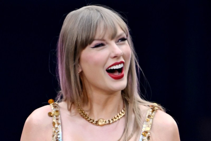 travis-kelce-admits-his-dad-fell-for-wild-sh-t-about-taylor-swift-on-facebook