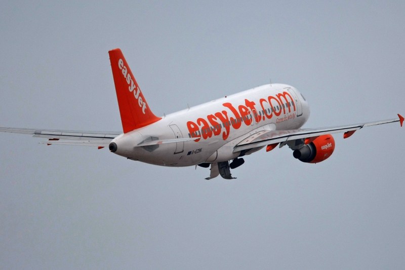 wheelchair-passengers-left-on-airport-runway-as-plane-departs-with-their-luggage