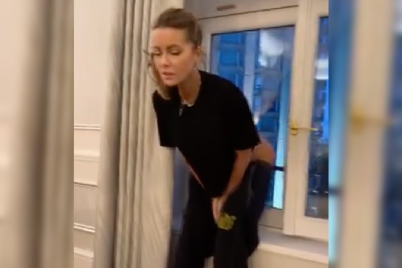 kate-beckinsale-moons-department-store-while-mourning-cat-in-strange-instagram-post