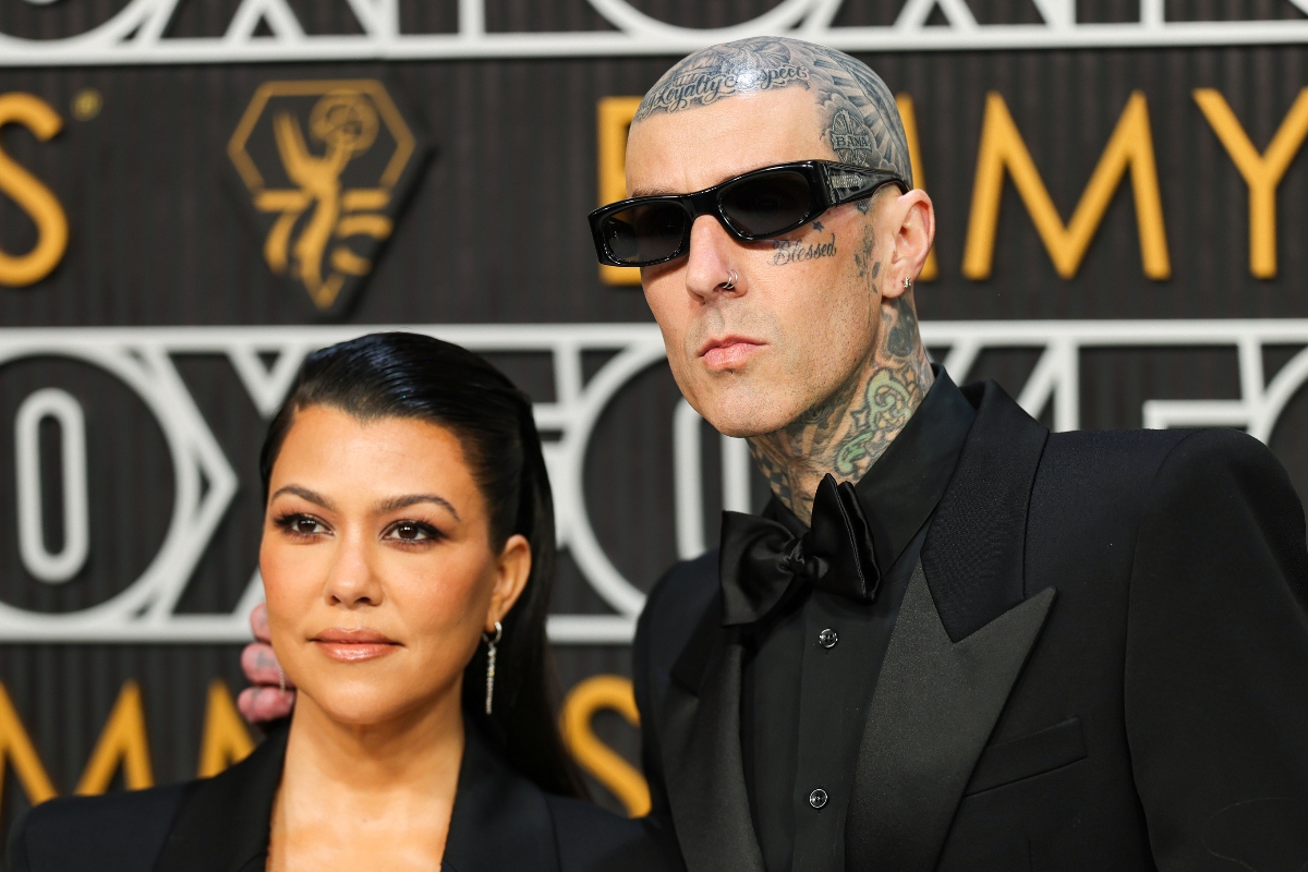 kourtney-kardashian-and-travis-barker-cuddle-up-at-charity-5k-in-pda-filled-photos