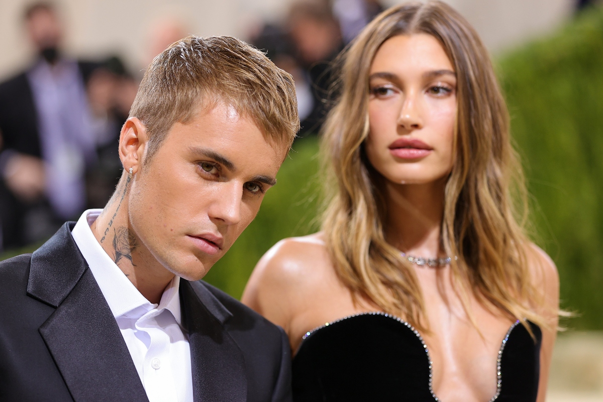 pregnant-hailey-bieber-all-smiles-with-husband-justin-in-adorable-video