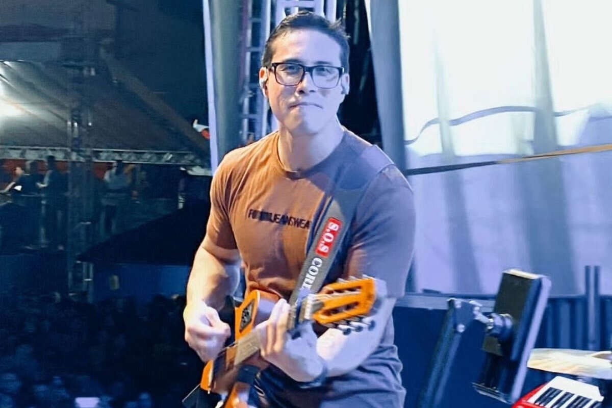 singer-ayres-sasaki-dies-at-35-after-being-electrocuted-on-stage