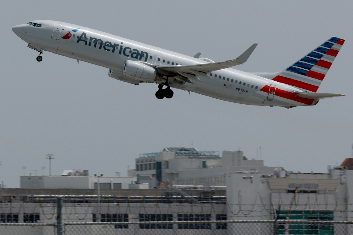 American Airlines Flight Attendants Injured in Severe Turbulence