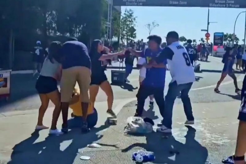 los-angeles-rams-dallas-cowboys-fans-have-bloody-brawl-outside-stadium-in-wild-video