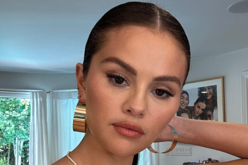 selena-gomez-officially-reaches-billionaire-status-following-success-of-rare-beauty-venture