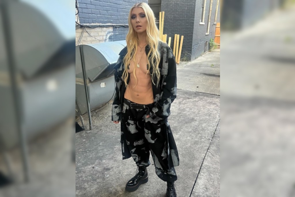 taylor-momsen-rocks-black-tape-nothing-else-in-bold-fashion-week-appearance