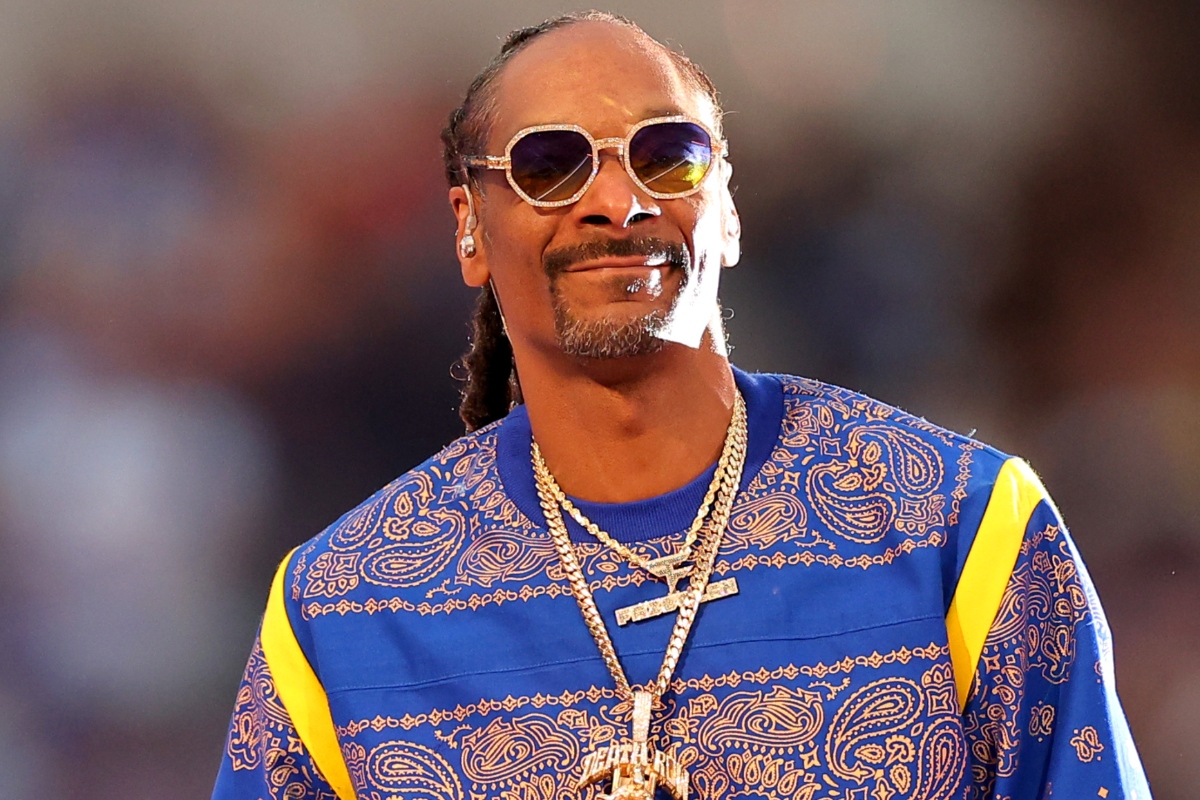 Snoop Dogg Surprises Random Fans on Party Bus