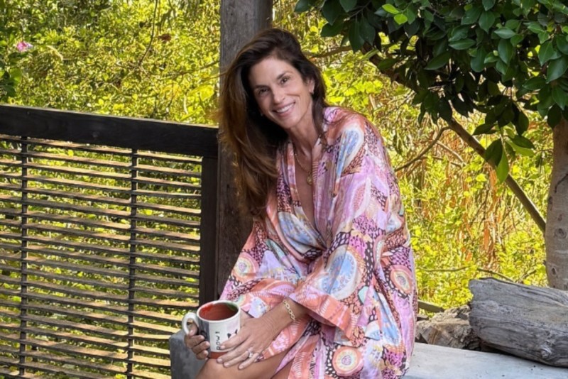 cindy-crawford-stuns-without-makeup-new-photos