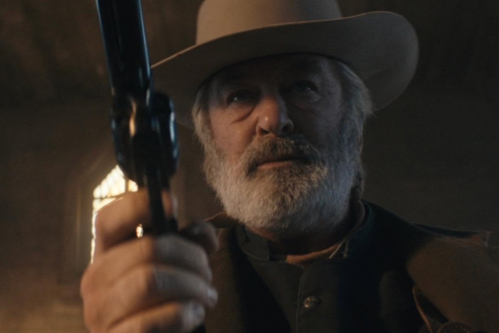 crowd-gasps-at-rust-premiere-over-shooting-scene-eerily-similar-to-halyna-hutchins-death