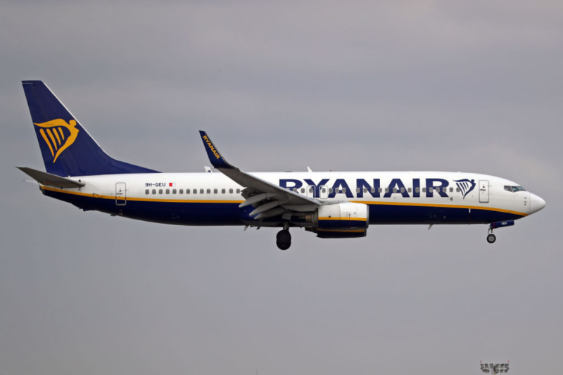 flight-crew-forced-to-divert-plane-after-passenger-urinates-in-cabin