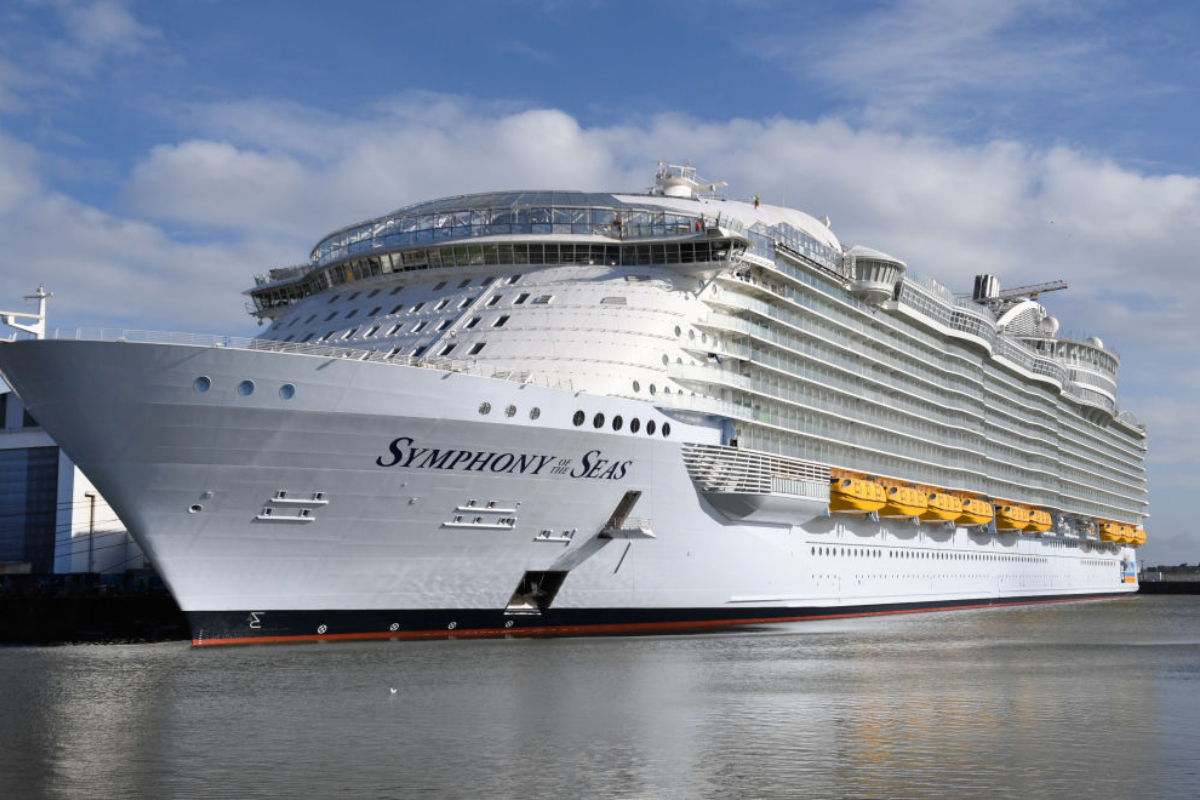 fog-machine-triggers-sprinklers-on-royal-caribbean-cruise-ship-in-chaotic-video