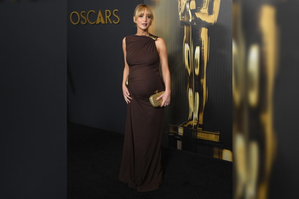 pregnant-jennifer-lawrence-shows-off-baby-bump-on-red-carpet-see-photos-full