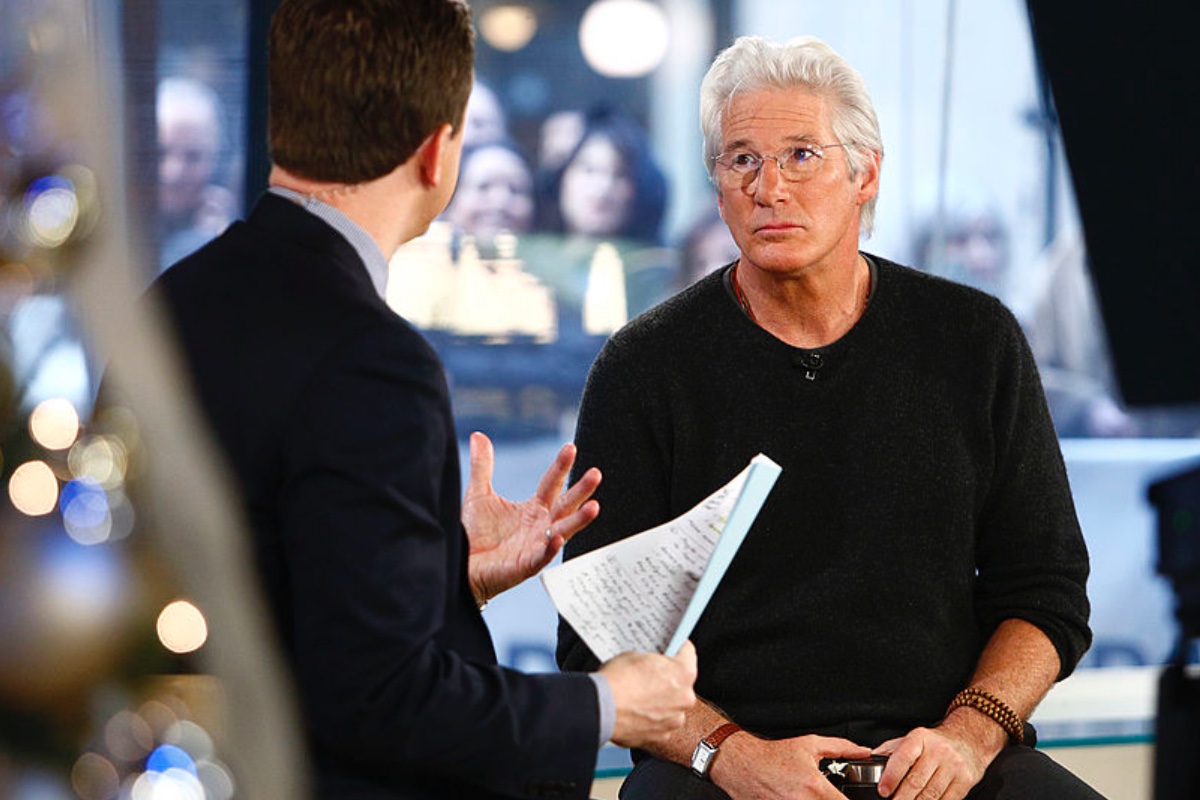 richard-gere-gives-savannah-guthrie-the-middle-finger-on-today-show-gets-scolded-afterward