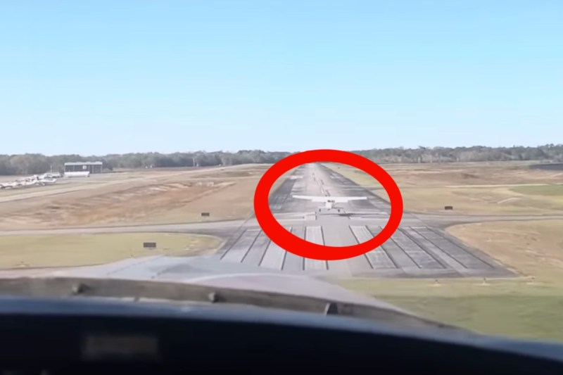 2-planes-completely-totaled-after-colliding-on-runway-in-terrifying-video